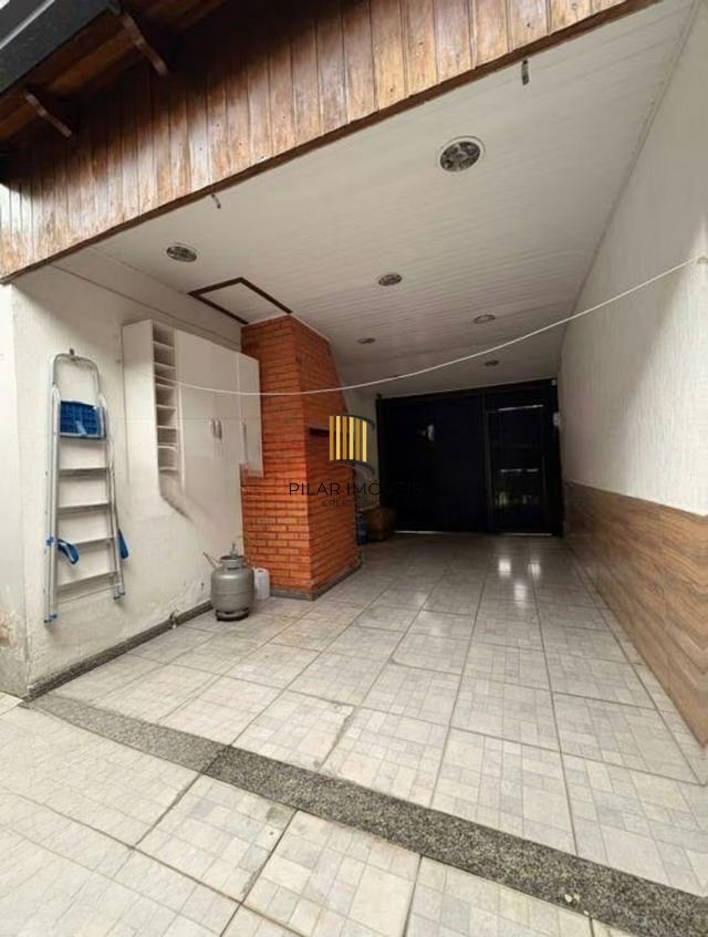 Casa de 3 dormitórios e 1 vaga de garagem em cachoeirinha.