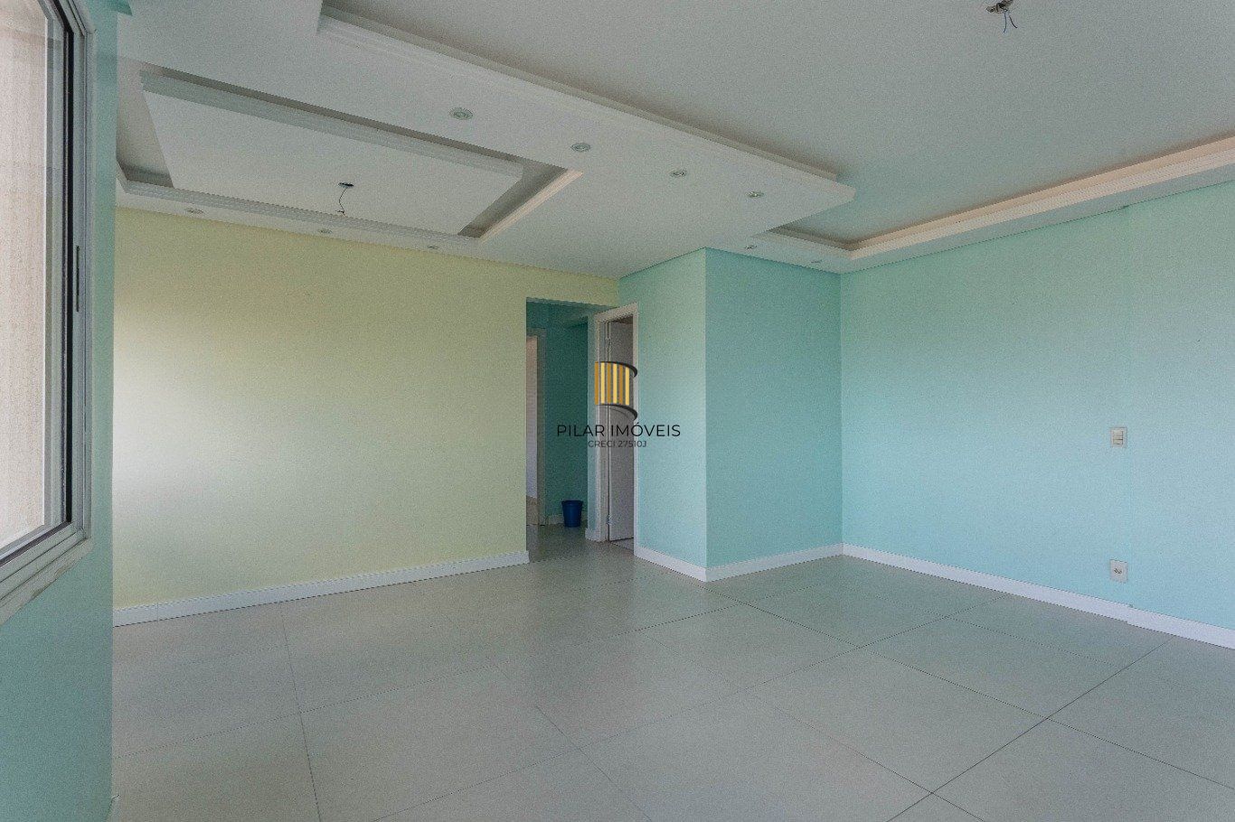 Apartamento com 2 quartos, 1 vaga e elevador no Bairro Vila Ipiranga.