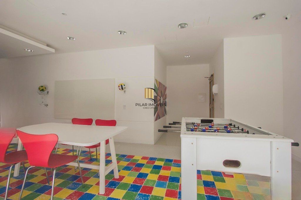 Apartamento com 3 dormitórios, 1 suíte, 1 vaga e elevador no Passo da Areia