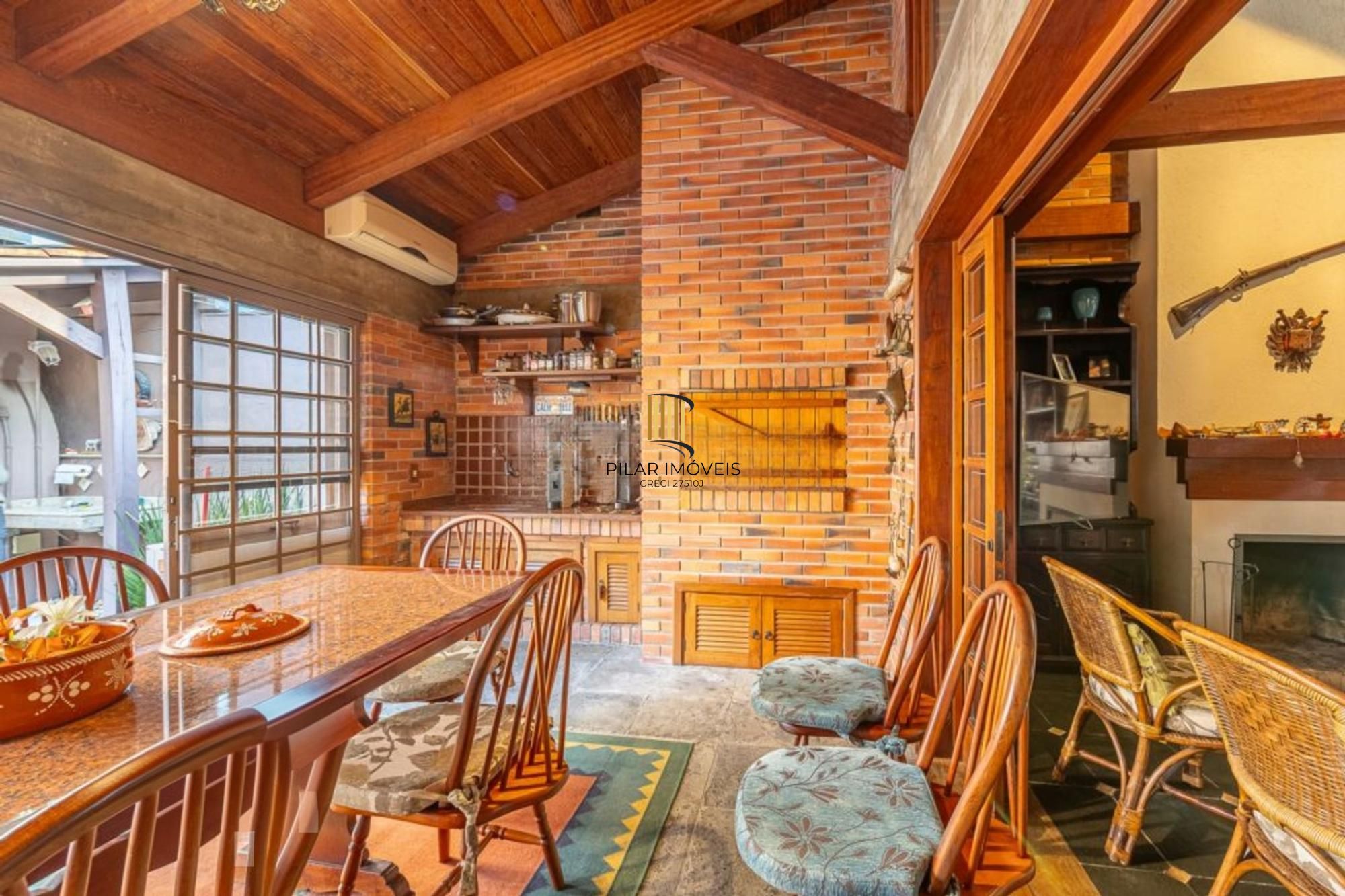 Casa com 4 Quartos, 4 banheiros, 4 vagas e 300 m² á venda  Chácara Das Pedras.