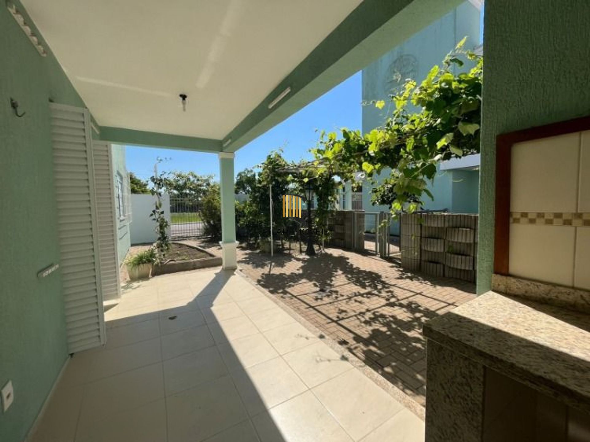 Casa de 2 dormitórios e 2 vagas de garagem em Canoas.