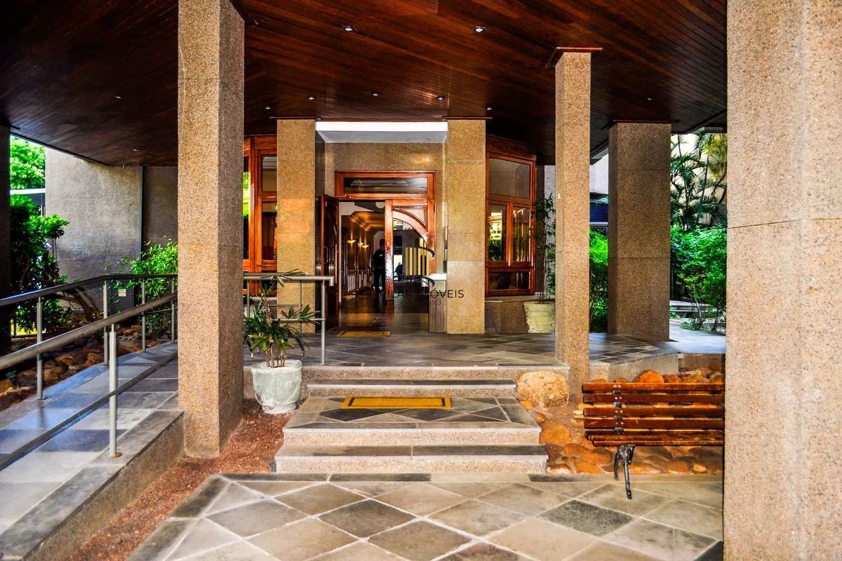 Apartamento com 3 Dormitórios, elevador vaga e 2 Sacadas no Menino Deus