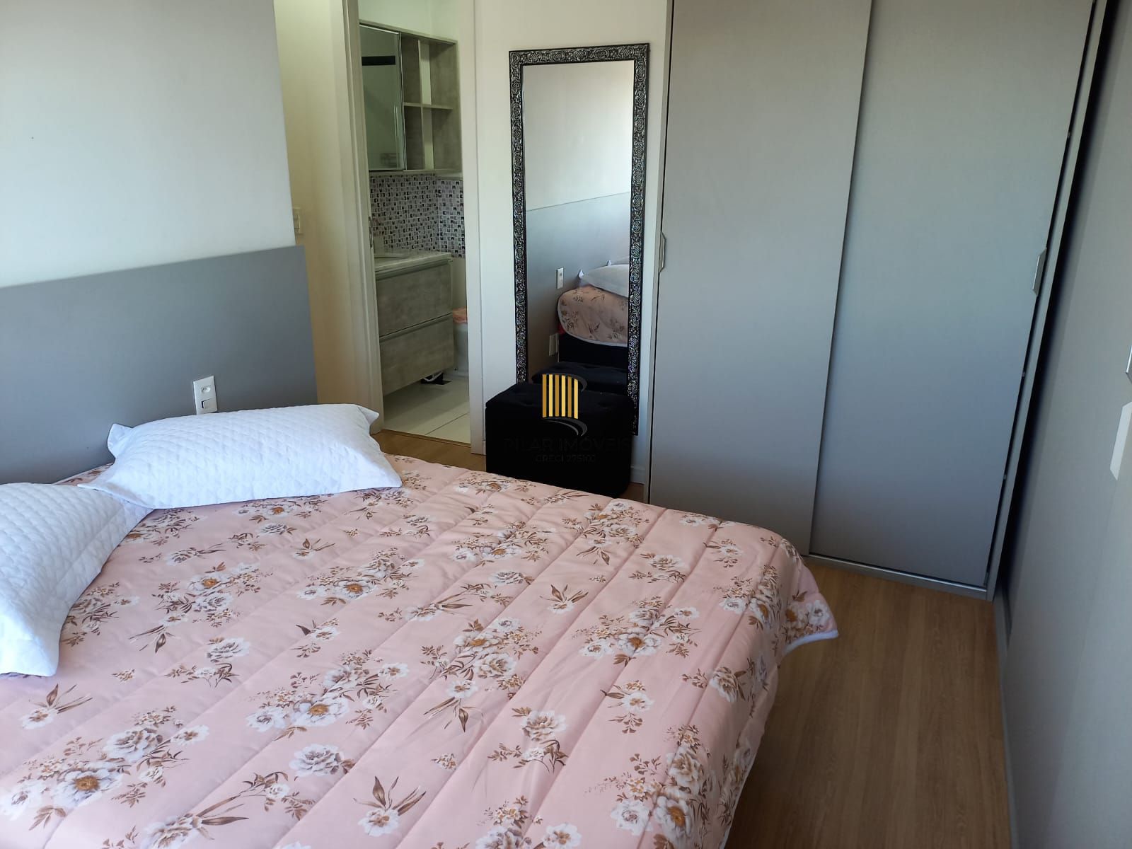 Apartamento de 2 dormitórios , 1 vaga coberta no bairro São Sebastião