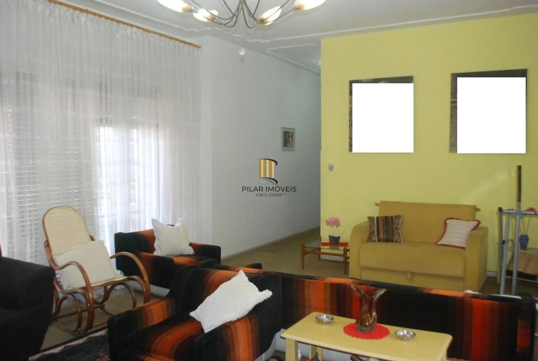 Casa com 4 Quartos e 4 vagas de garagem no Bairro Vila Ipiranga