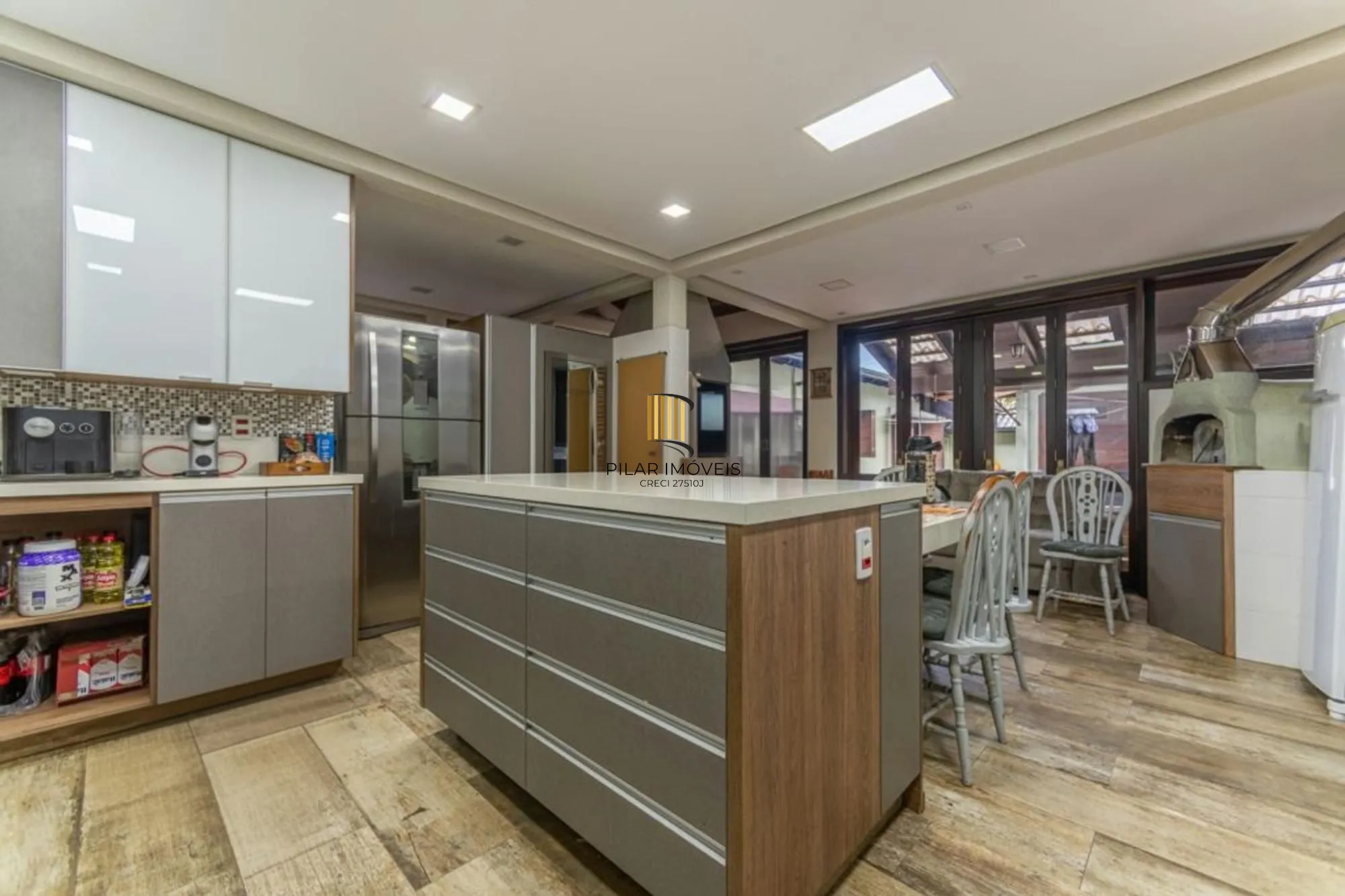 Casa com 4 quartos,1 Suite, 2 vagas e 450m² à venda em Sarandi.