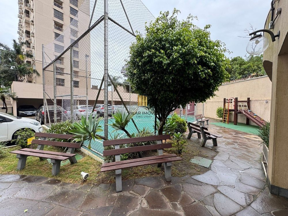 Apartamento com 2 quartos, vaga e sacada e churrasqueira no bairro Sarandi