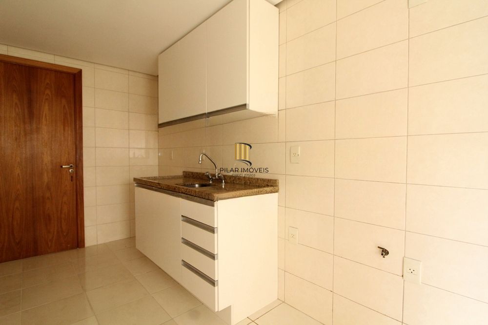 Apartamento com 2 quartos, 1 suíte e 1 vaga de garagem no Bairro Bom Fim.