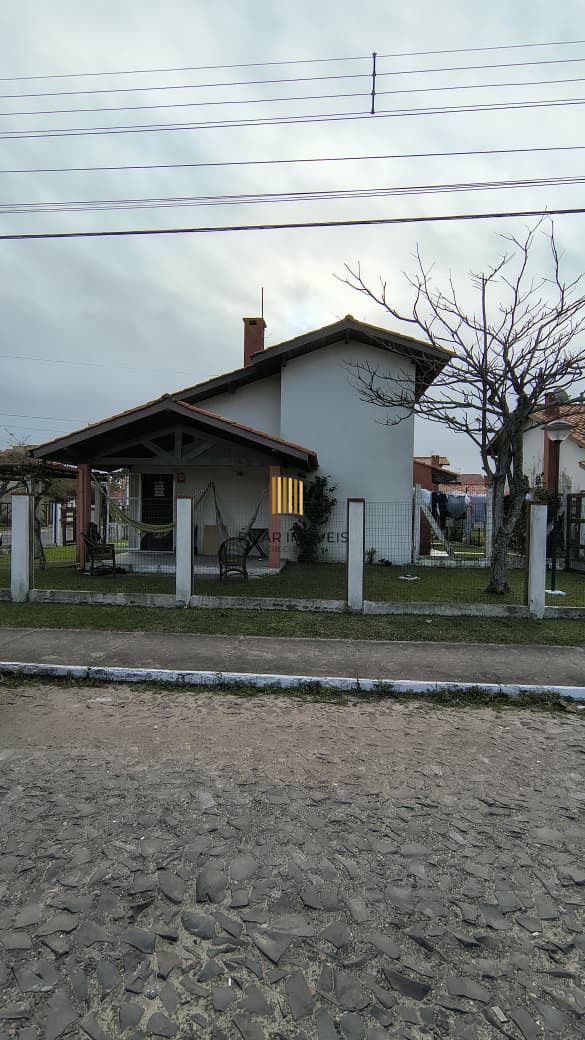 Sobrado 2 dormitórios com suite Condomínio Fechado Capão Novo