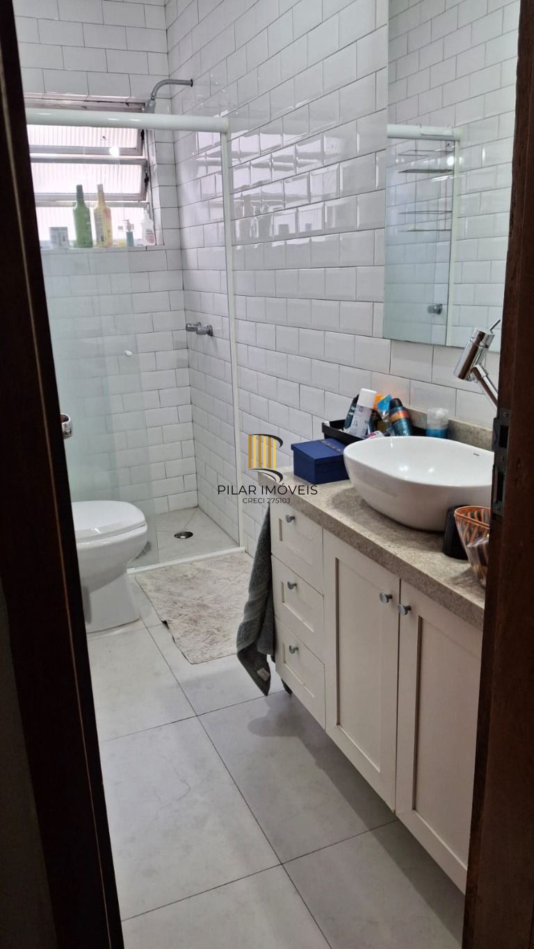 Apartamento de 2 dormitórios, sendo 1 suíte no bairro Menino Deus