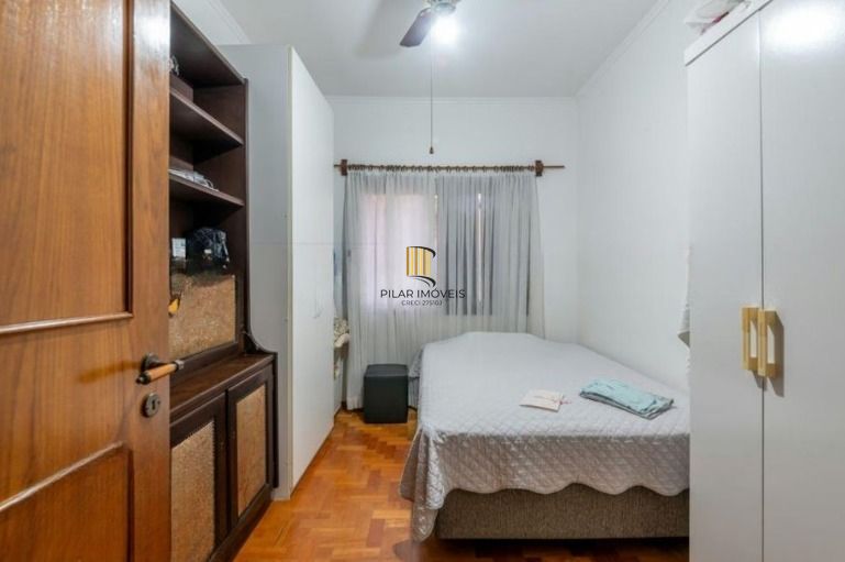 Casa semi mobiliada de 4 quartos e  4 vagas no bairro Chácara das Pedras.