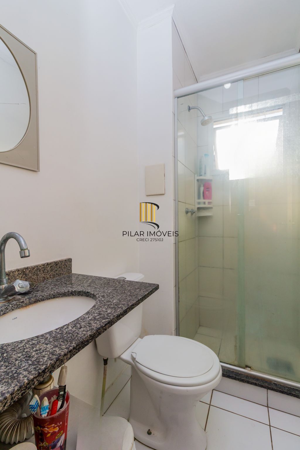 Apartamento com 2 dormitórios e 1 vaga de garagem no Bairro Humaitá
