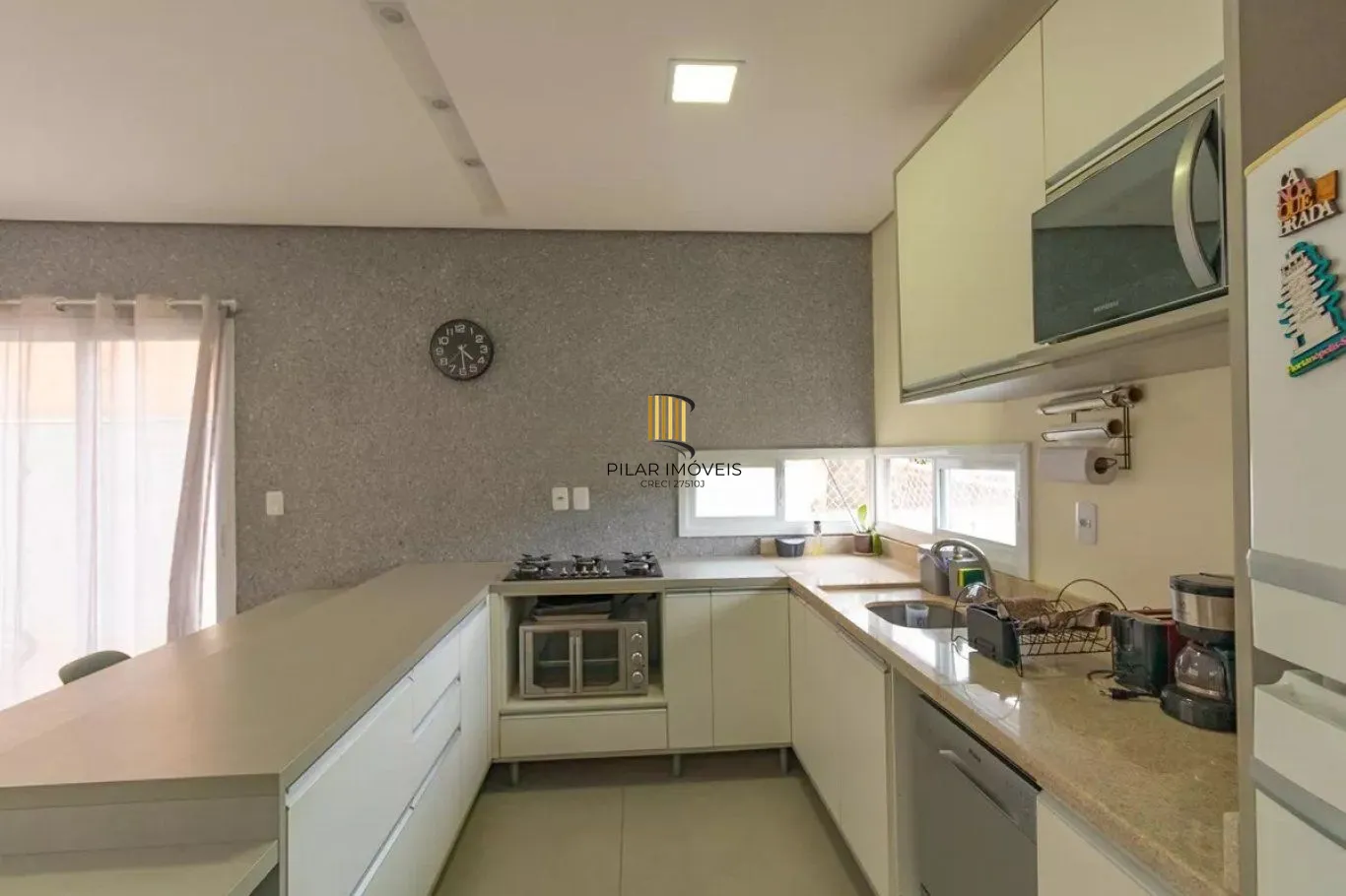 Casa de 3 dormitórios e 3 vagas de garagem em Canoas.
