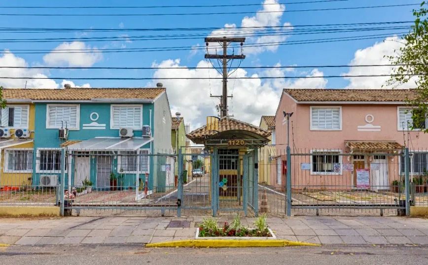 Casa com 2 Quartos e 1 banheiro à Venda, 91 m² Sarandi por R$ 250mil
