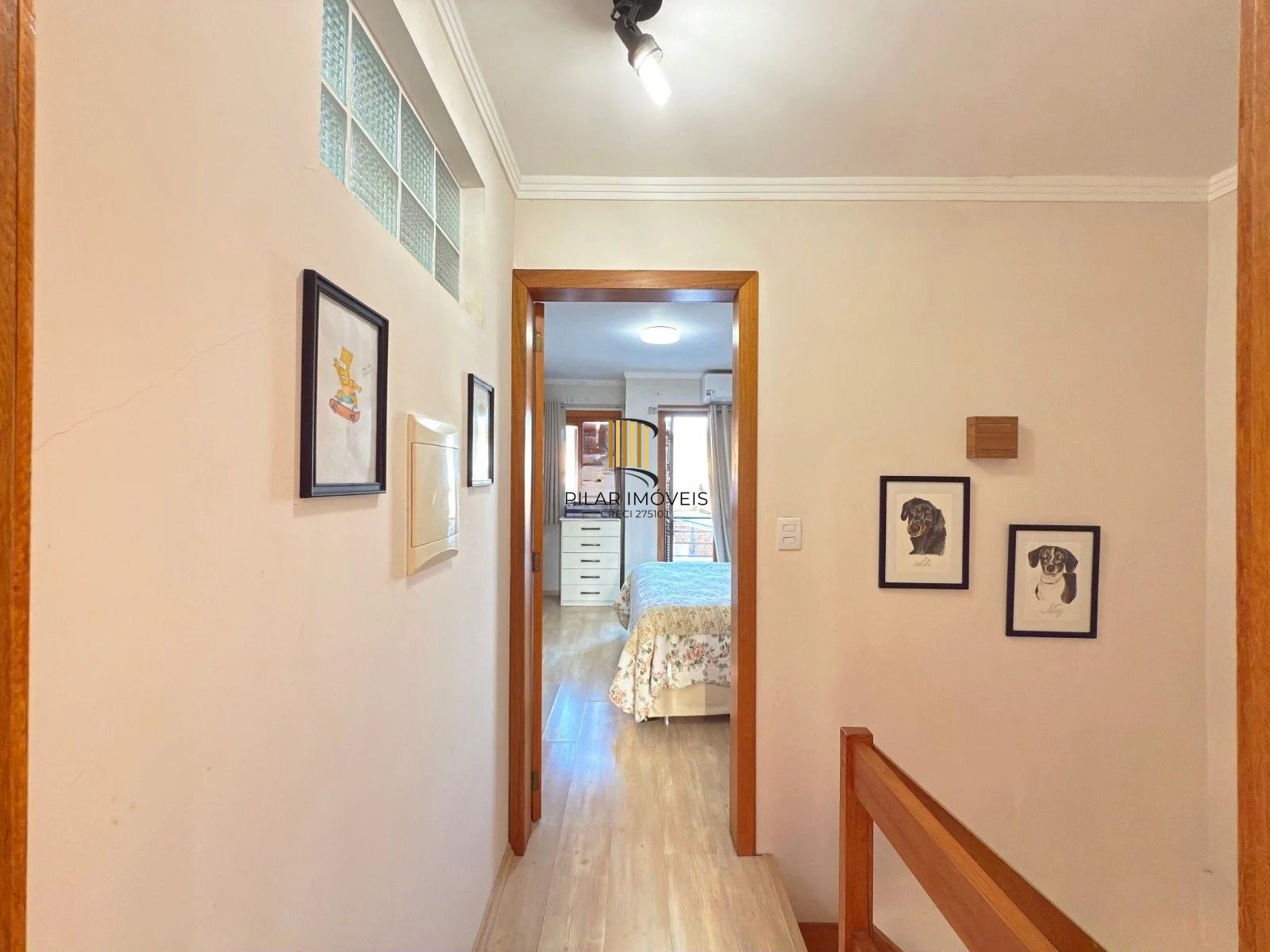 Casa com 2 quartos, 3 banheiros, pátio e churrasqueira no bairro Serraria