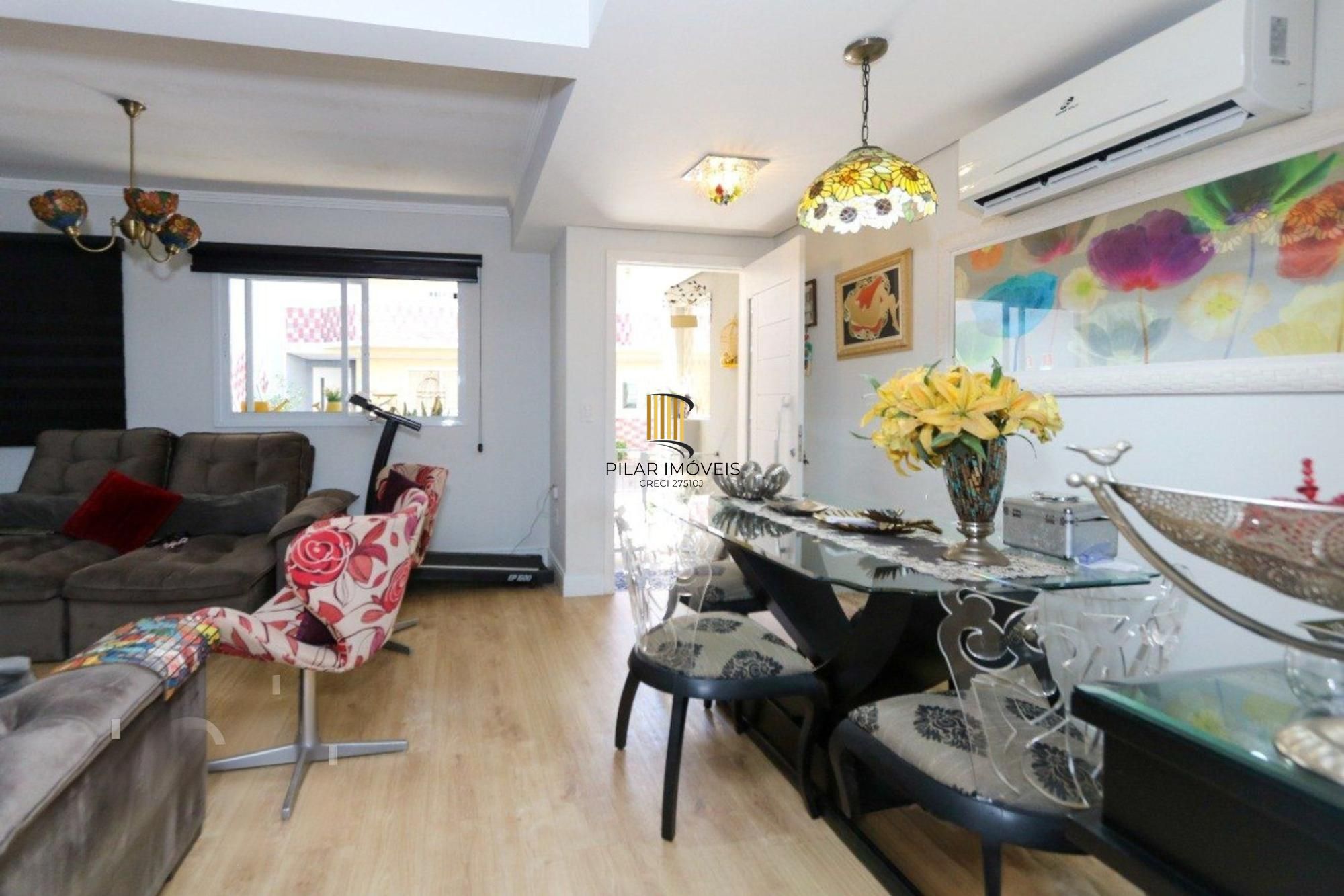 Casa em condomínio com 2 quartos e 2 vagas no bairro Marechal Rondon em Canoas.