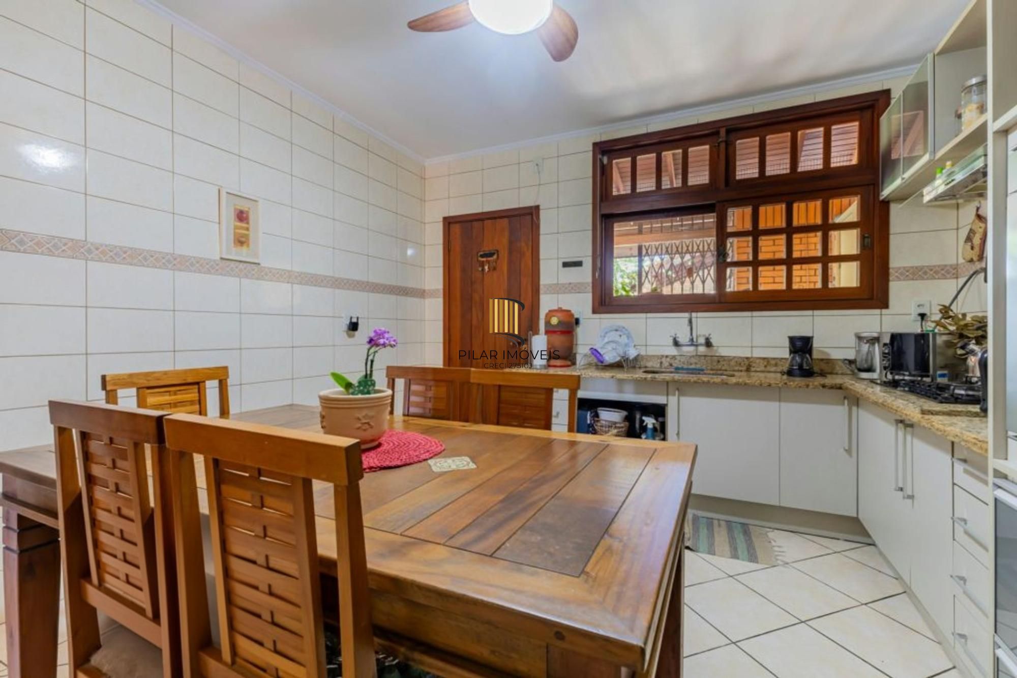 Casa com 1.640,00m², 3 dormitórios, 4 vagas à venda Rua Marista.