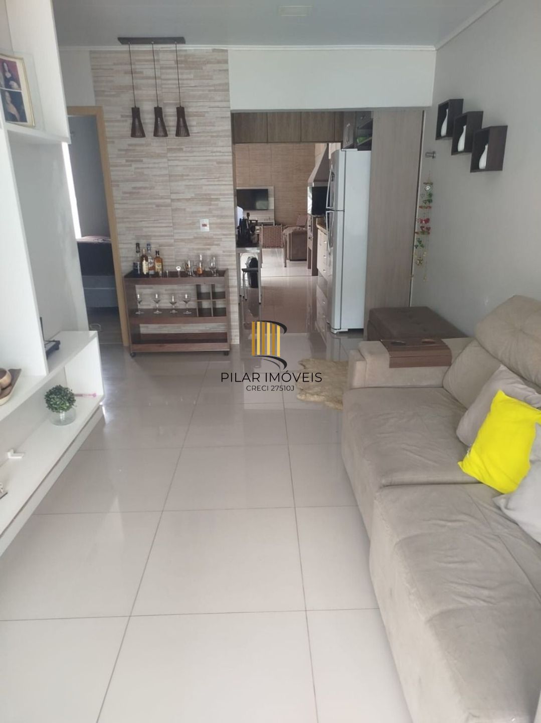 Casa de 2 dormitórios e 2 vagas de garagem em são José Canoas.