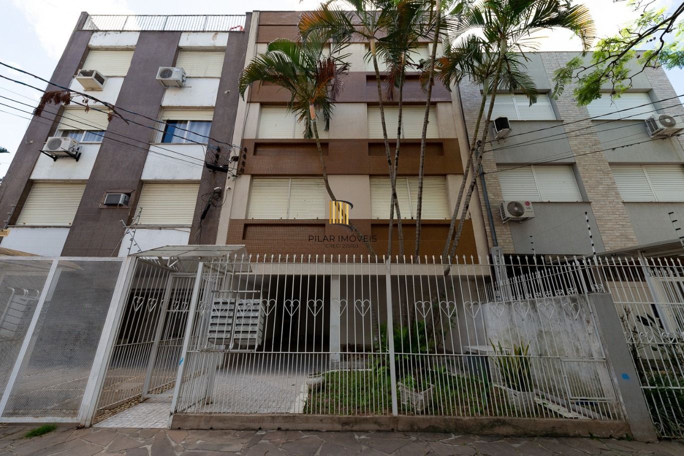 Apartamento JK com 1 dormitório e 54m² à venda em Menino Deus, Porto Alegre.