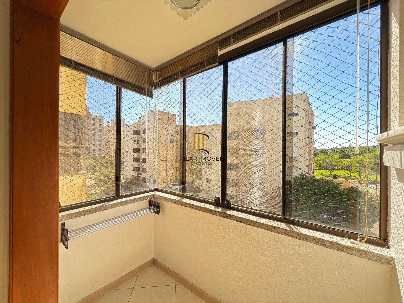 Apartamento com 2 quartos, vaga e elevador  no bairro Sarandi.