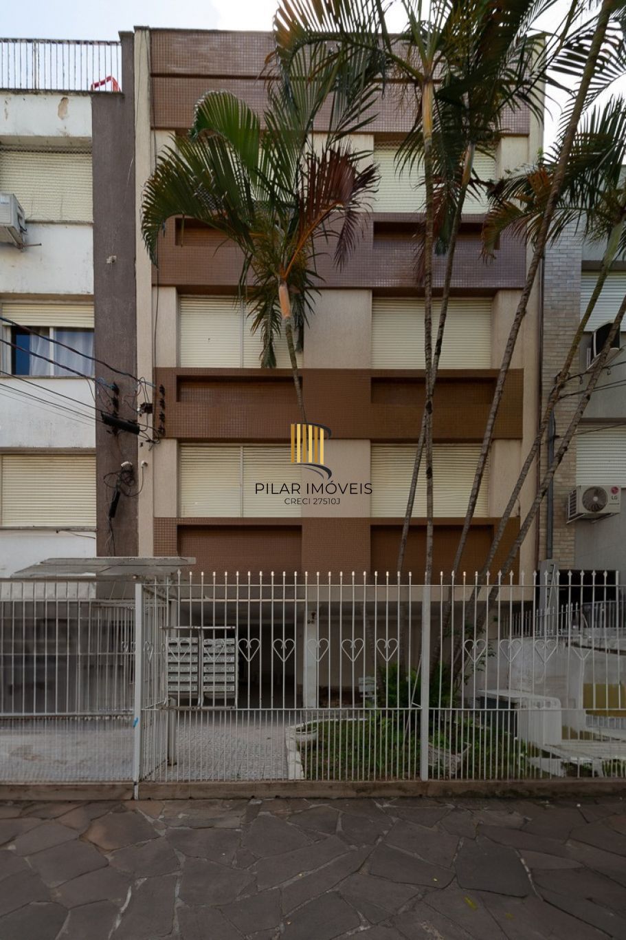 Apartamento JK com 1 dormitório e 54m² à venda em Menino Deus, Porto Alegre.