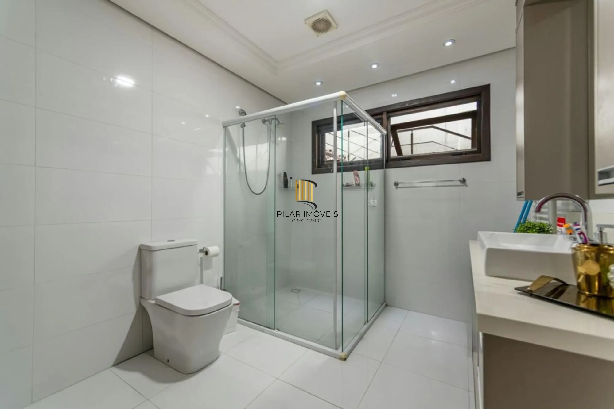 Casa com 4 quartos,1 Suite, 2 vagas e 450m² à venda em Sarandi.