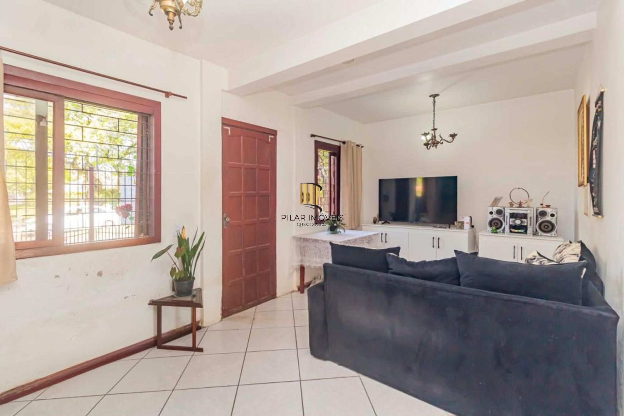 Casa com 4 quartos, 1 suíte , vaga de garagem e churrasqueira à venda em Sarandi. - Pilar Imóveis