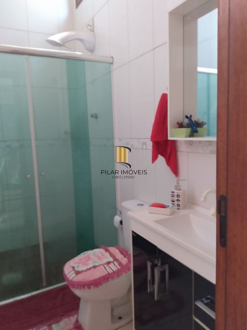 Casa com 3 dormitórios e 3 vagas de garagem em  Cachoeirinha.