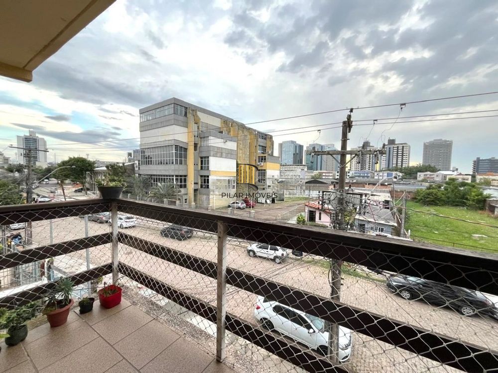 Apartamento com 1 Suite, sacada e 1 vaga de garagem no bairro Cidade Baixa