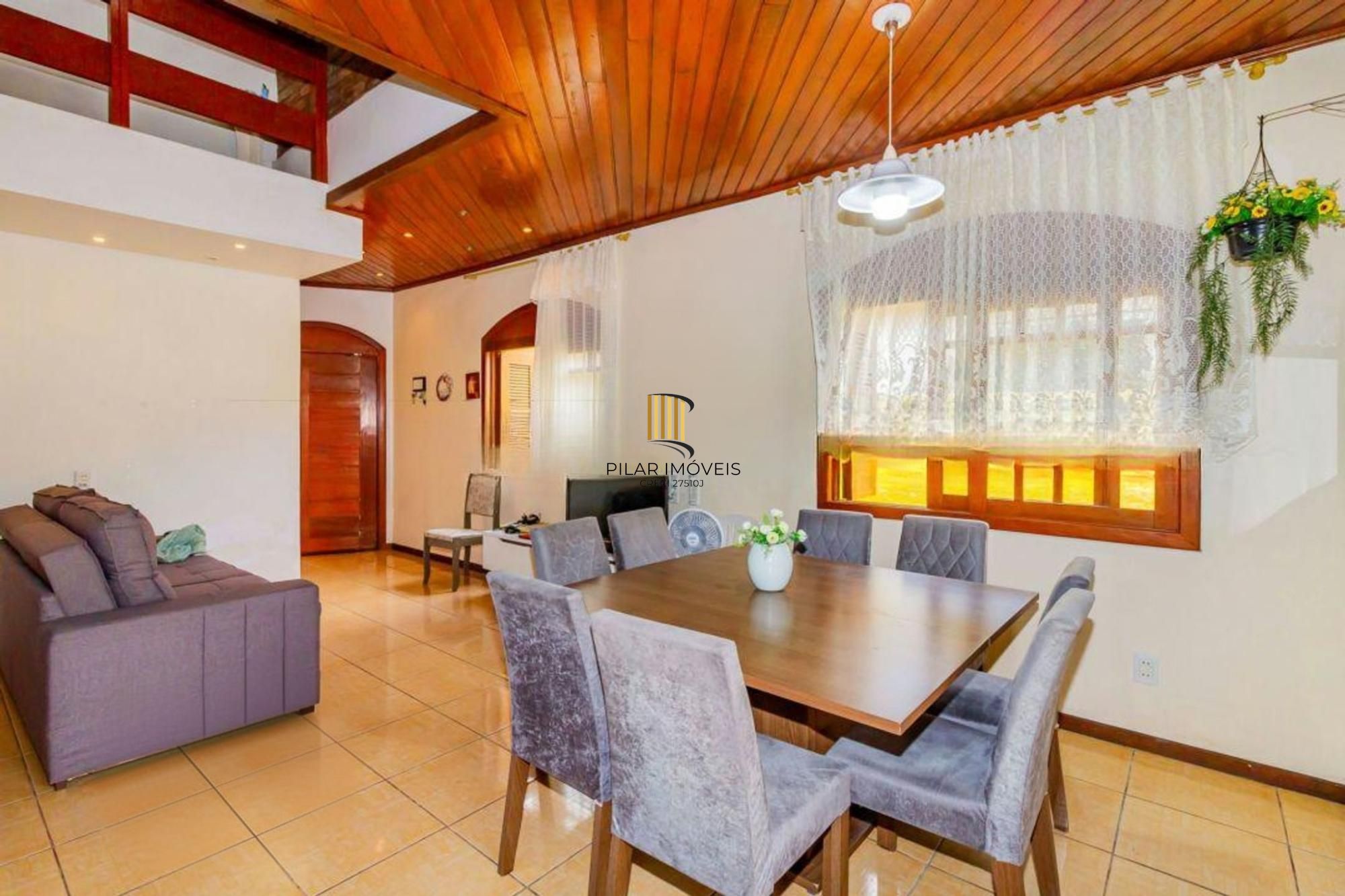 Casa com 5 dormitórios no Bairro Sarandí