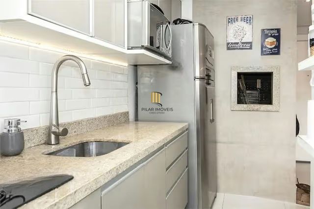Apartamento 2 dormitórios, 1 suíte, 1 vaga e churrasqueira na Bento Gonçalves.