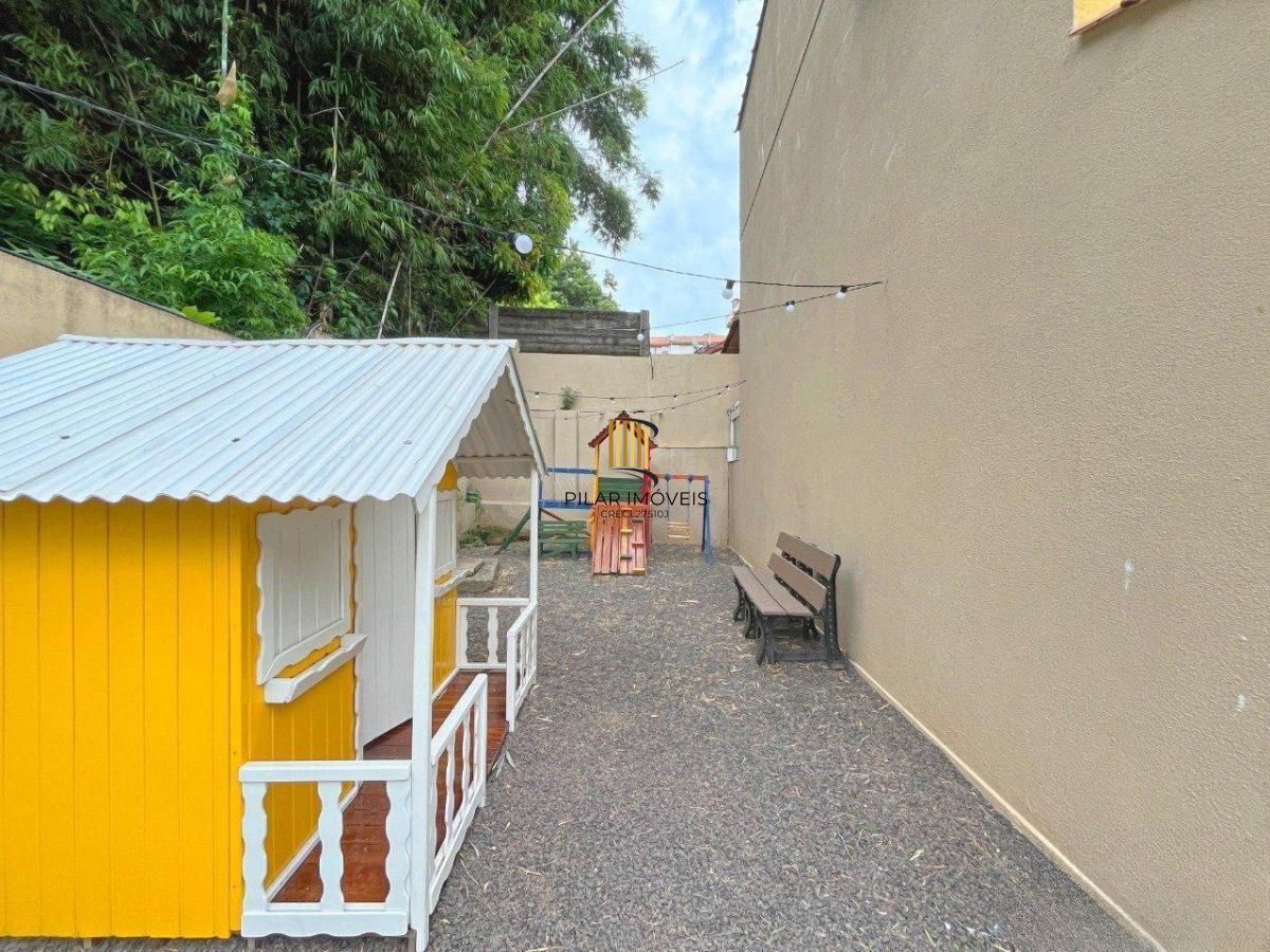 Casa com 3 quartos semi mobiliado com vaga no bairro Partenon