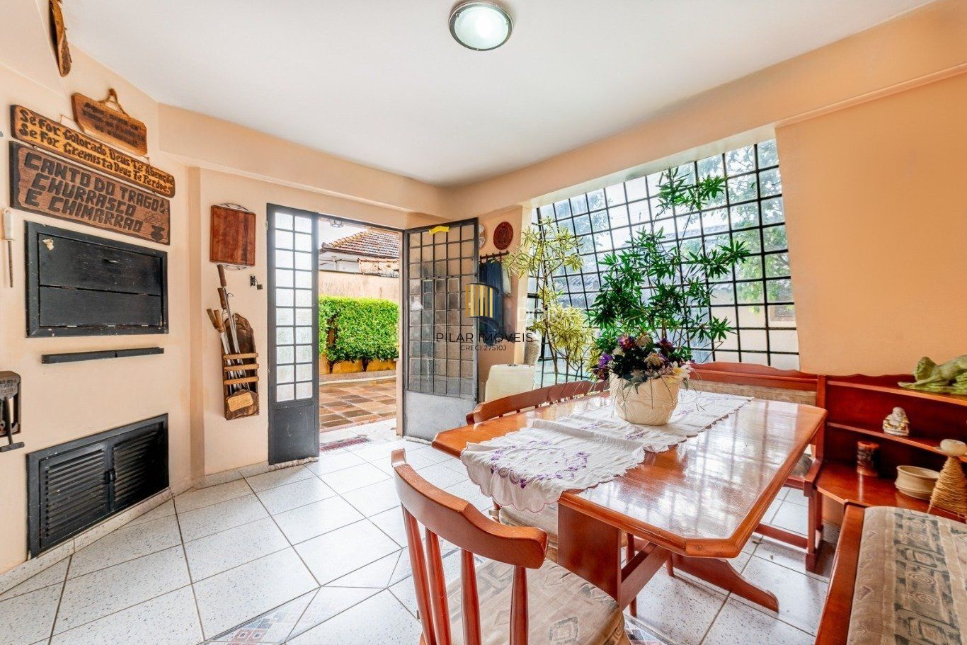 Casa com 3 suítes e 4 vagas no Bairro Boa Vista