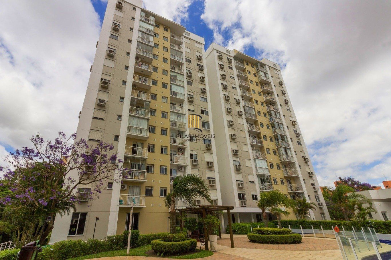 Apartamento 2 Dormitórios com Suíte, elevador e 2 Vagas no Alto Petrópolis
