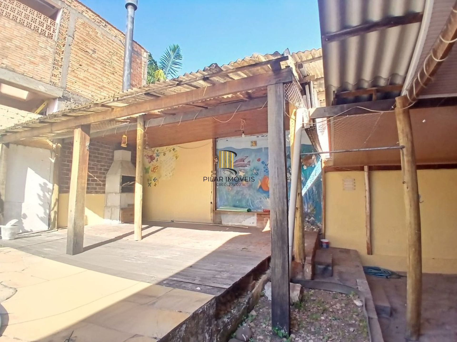 Casa de 3 dormitórios, piscina e 4 vagas de garagem em Canoas.