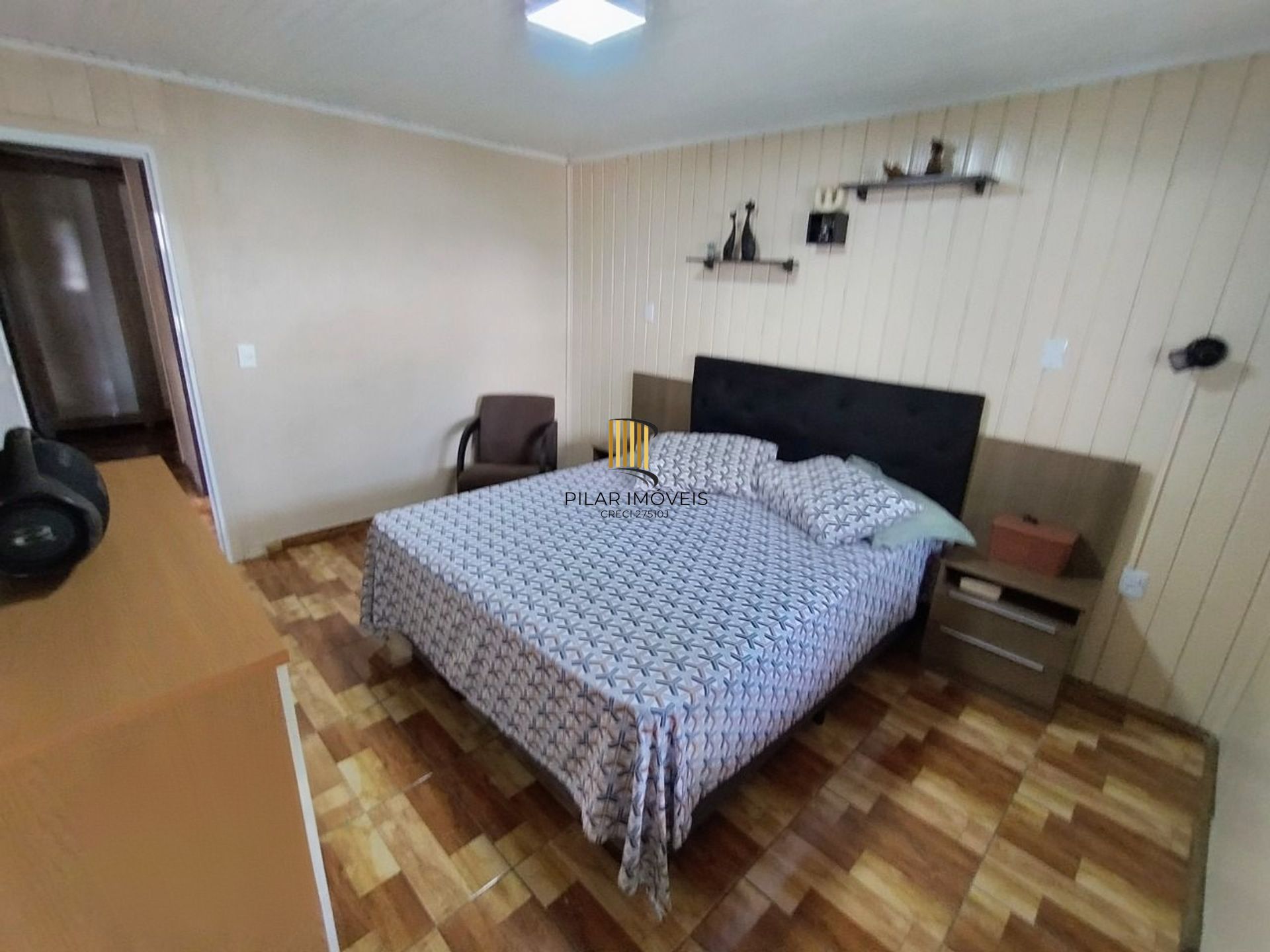 Casa de 4 dormitórios e 4 vagas de garagem em Canoas.