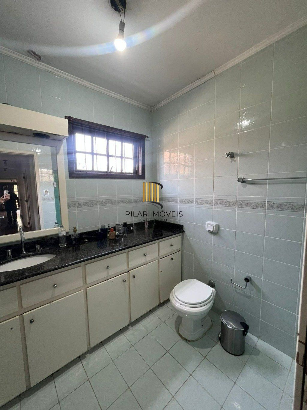 Casa de 3 dormitórios e 4 vagas de garagem em Cachoeirinha.