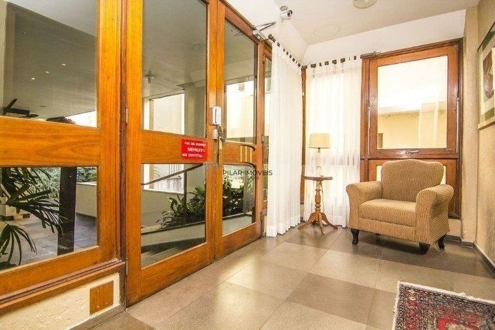 Apartamento com 3 quartos, 1 vaga e elevador no Petrópolis, Porto Alegre.