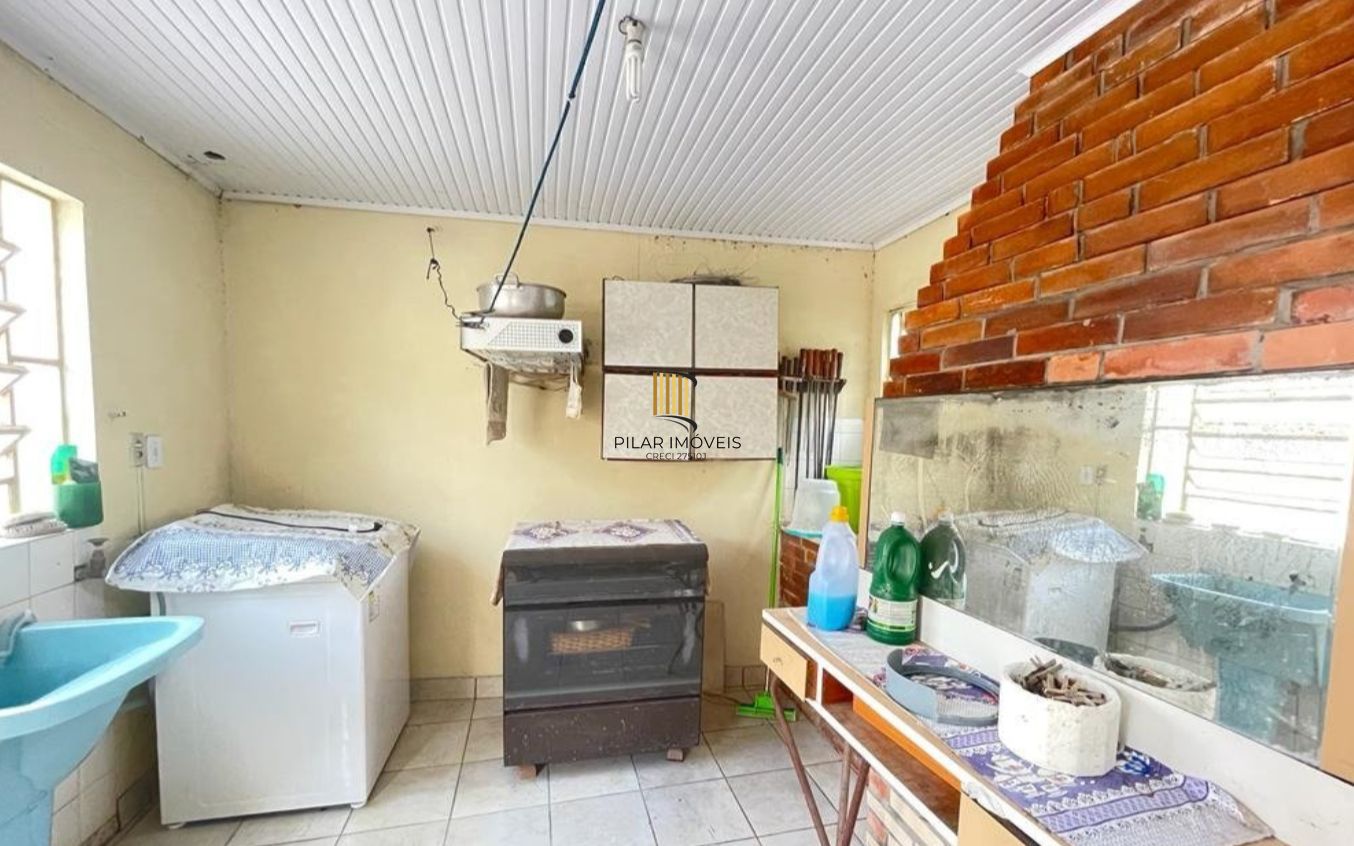 Casa semi mobiliada com 3 dormitórios no Bairro Jardim Floresta