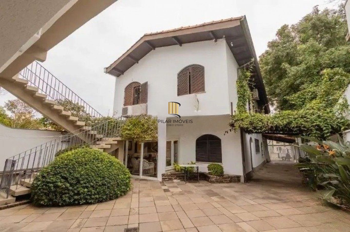 Casa de 3 quartos, piscina, churrasqueira, 7 vagas no bairro Tristeza