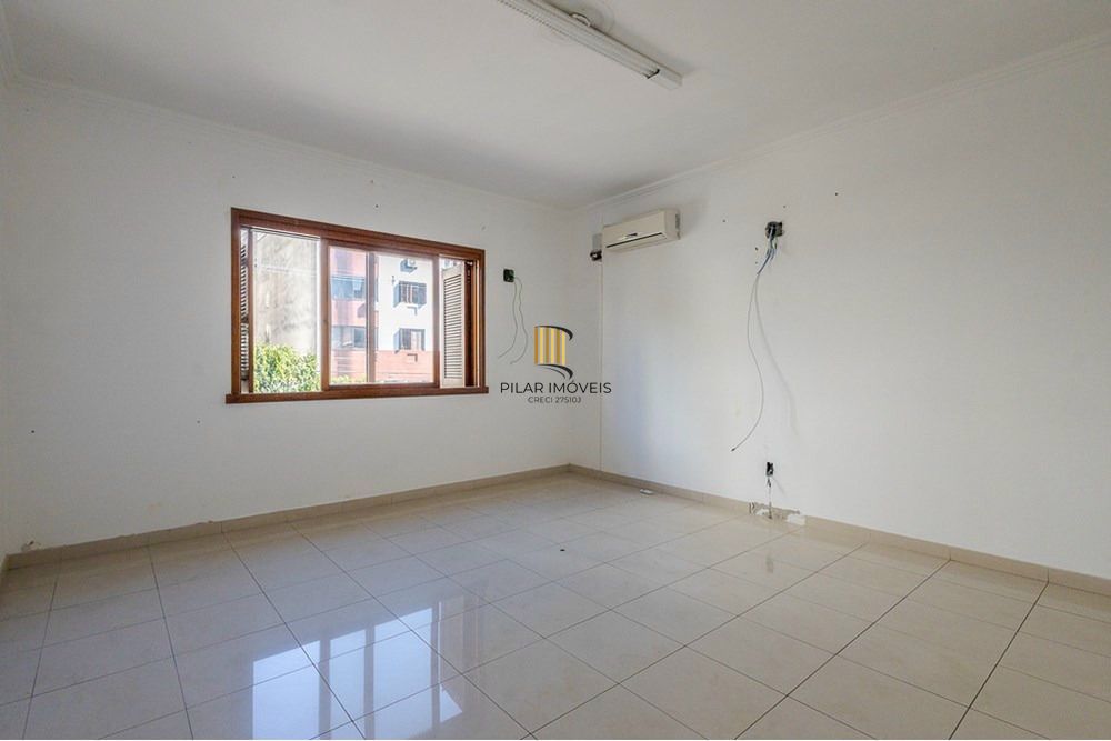 Casa com 4 quartos, 7 vagas e pátio no Bairro Higienópolis