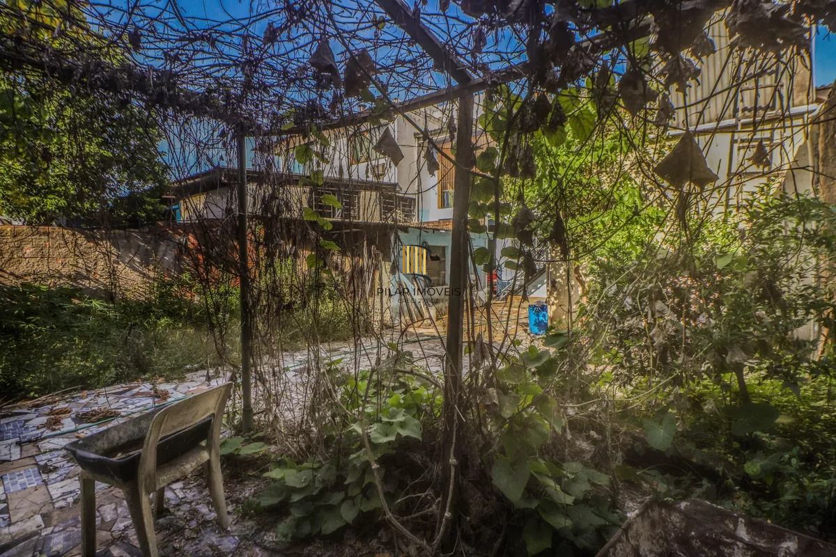 Casa e loja à venda com 300m², 3 quartos e 3 vagas no Rubem Berta