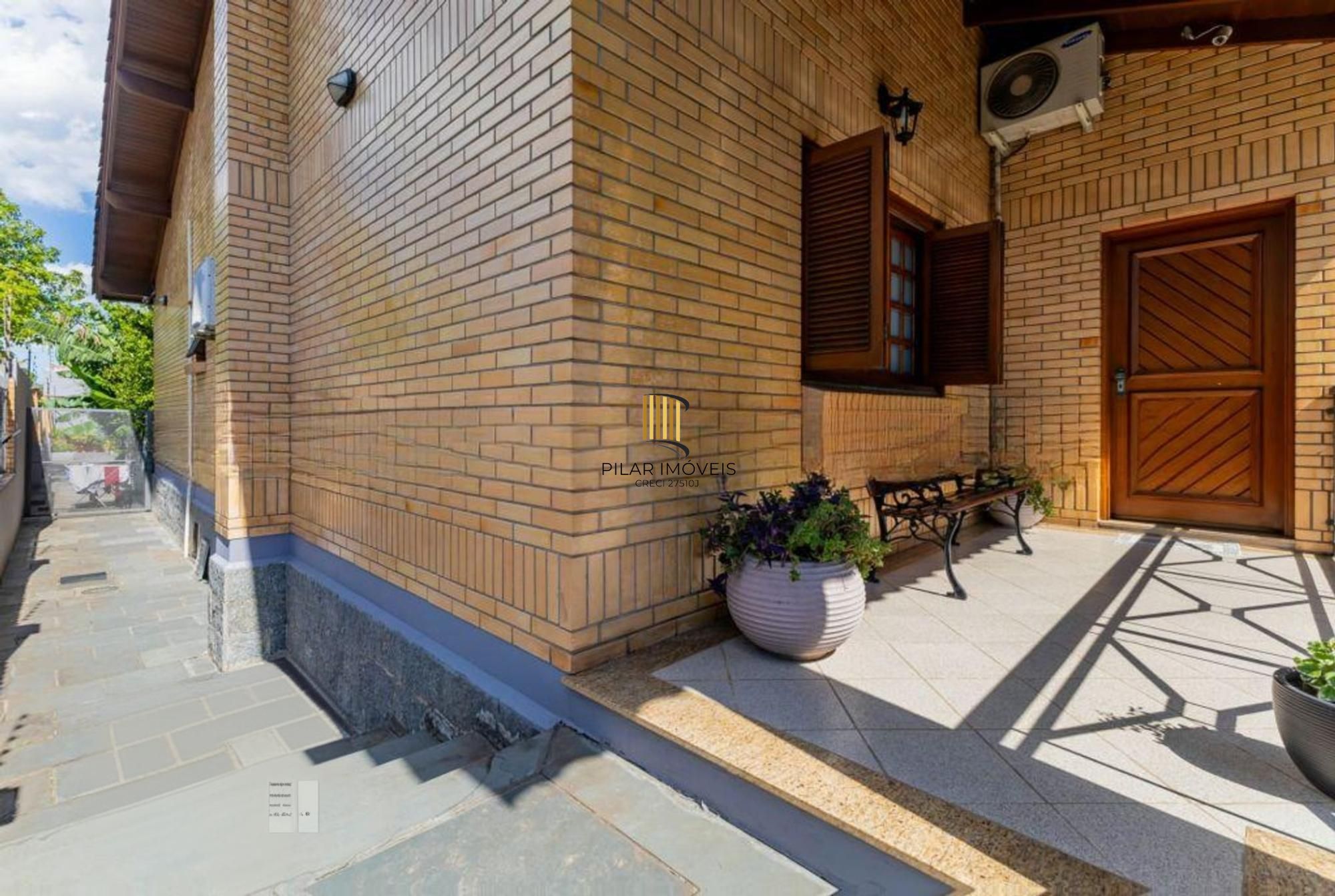 Casa com 1.640,00m², 3 dormitórios, 4 vagas à venda Rua Marista.