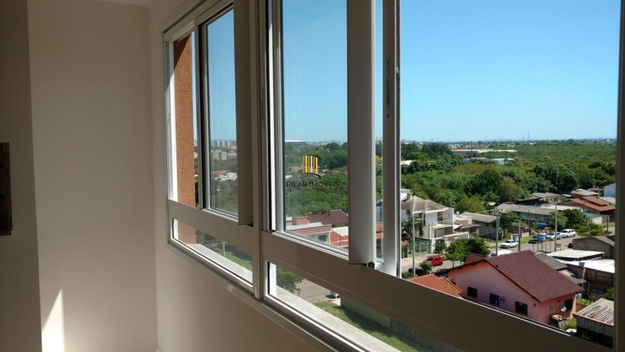 Apartamento de 2 dormitórios, elevador e 1 vaga de garagem.
