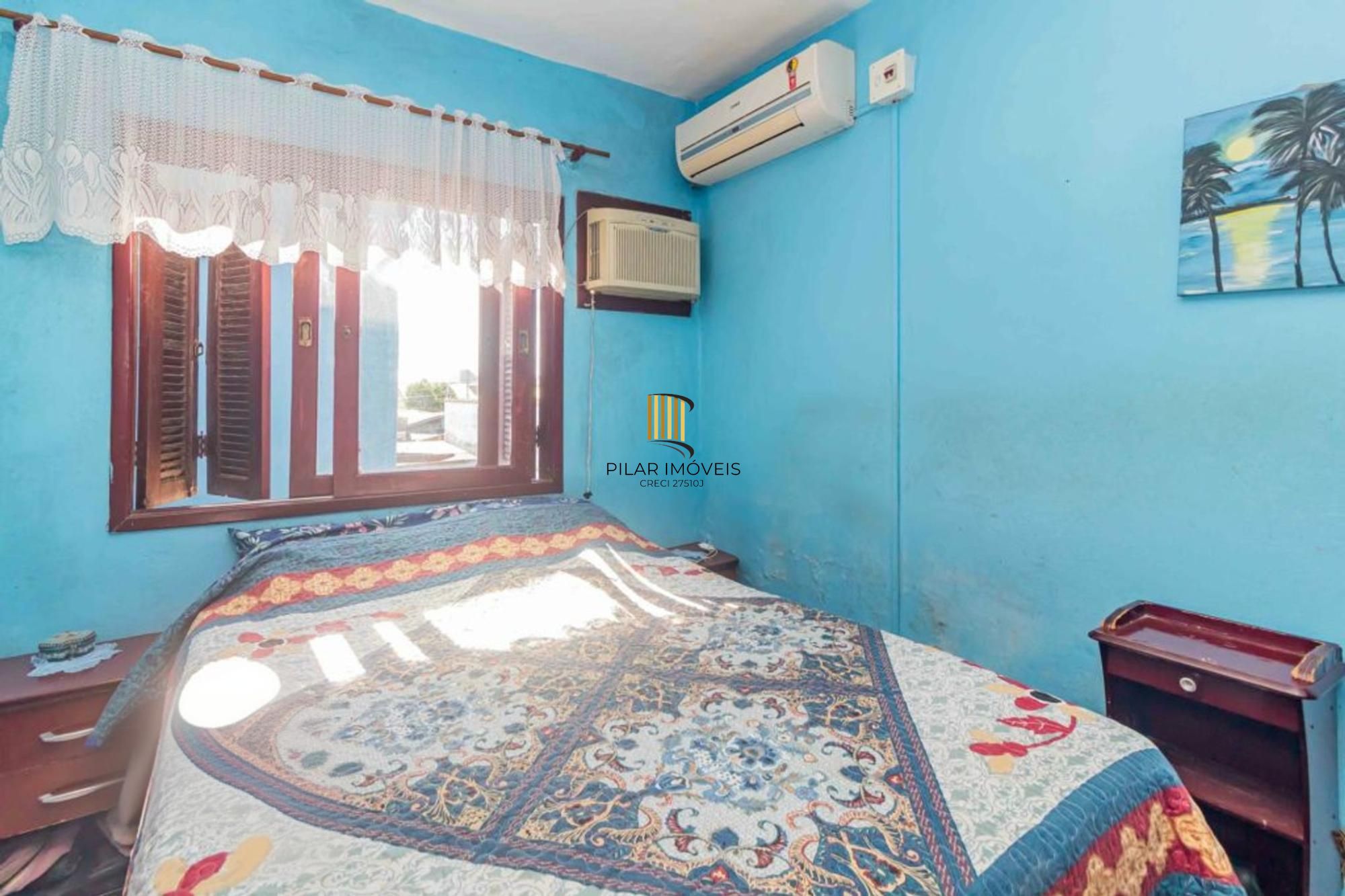 Casa com 4 quartos, 1 suíte , vaga de garagem e churrasqueira à venda em Sarandi.