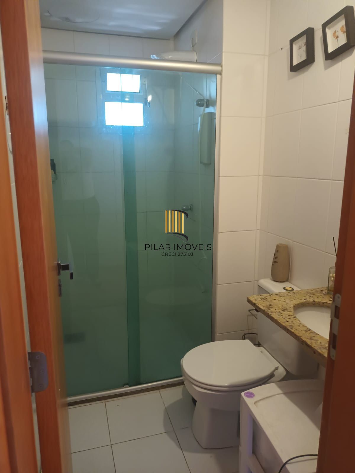 Apartamento com 2 dormitórios, elevador e 2 vagas de garagem em cachoeirinha.