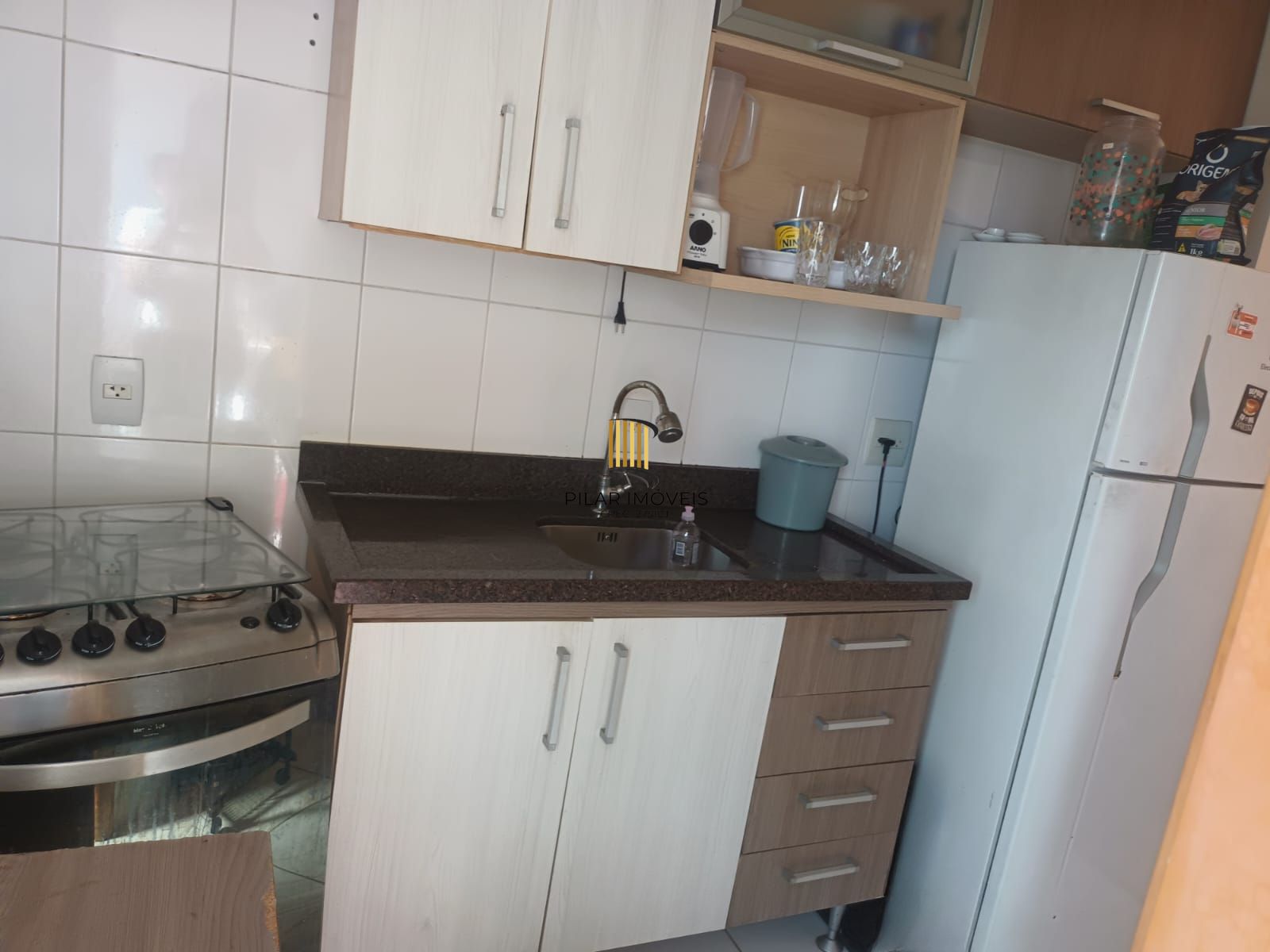 Apartamento com 2 dormitórios, elevador e 2 vagas de garagem em cachoeirinha.