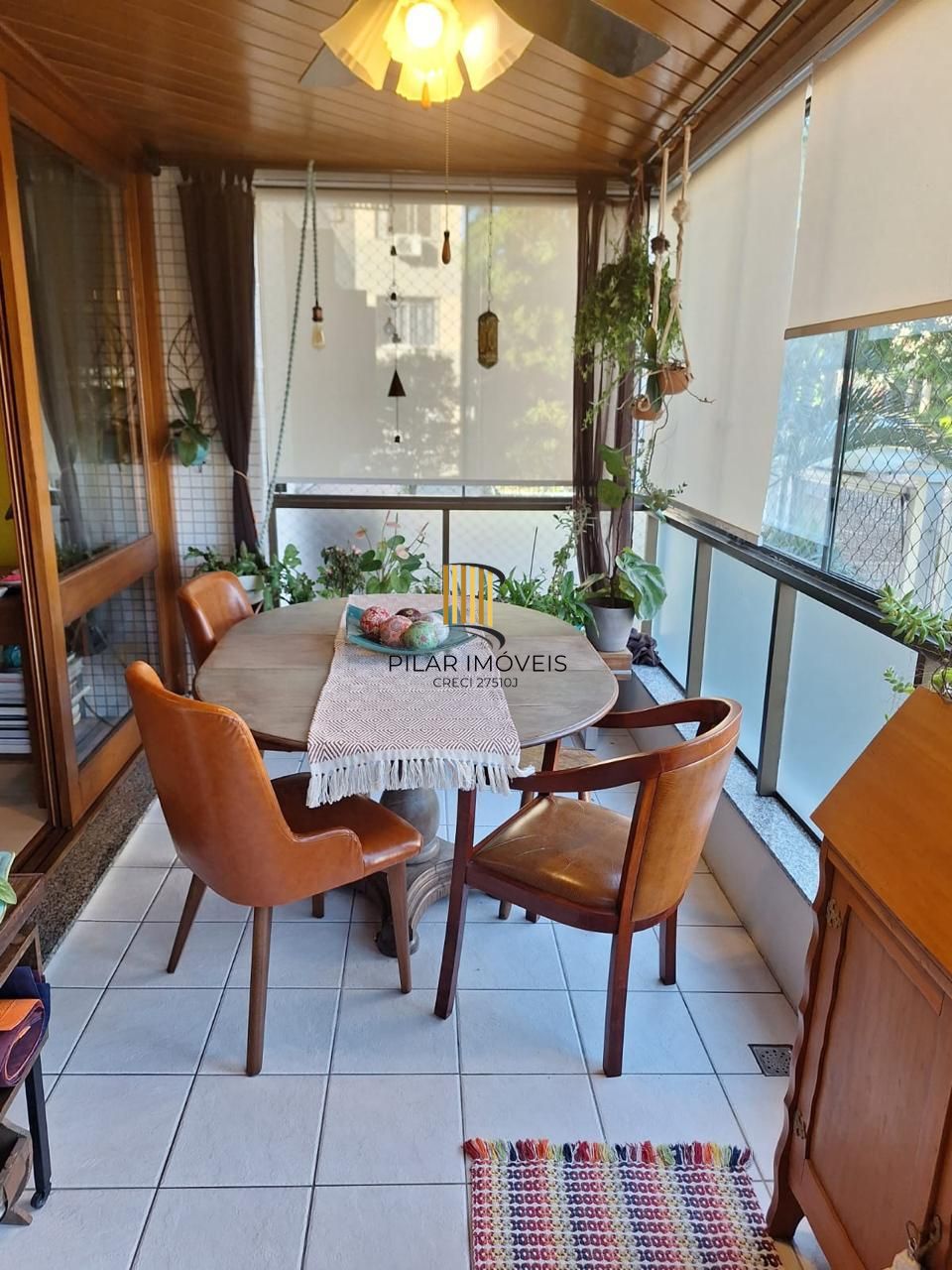 Apartamento 2 Dormitórios, Suíte, Elevador e 2 vagas no Tristeza