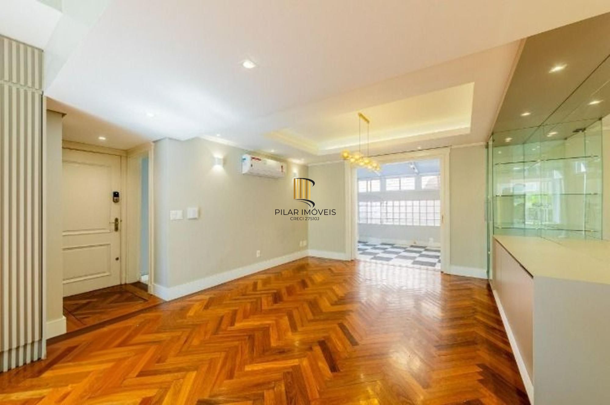 Casa em Condomínio com 5 quartos e 390m² à venda em Boa Vista, Porto Alegre.