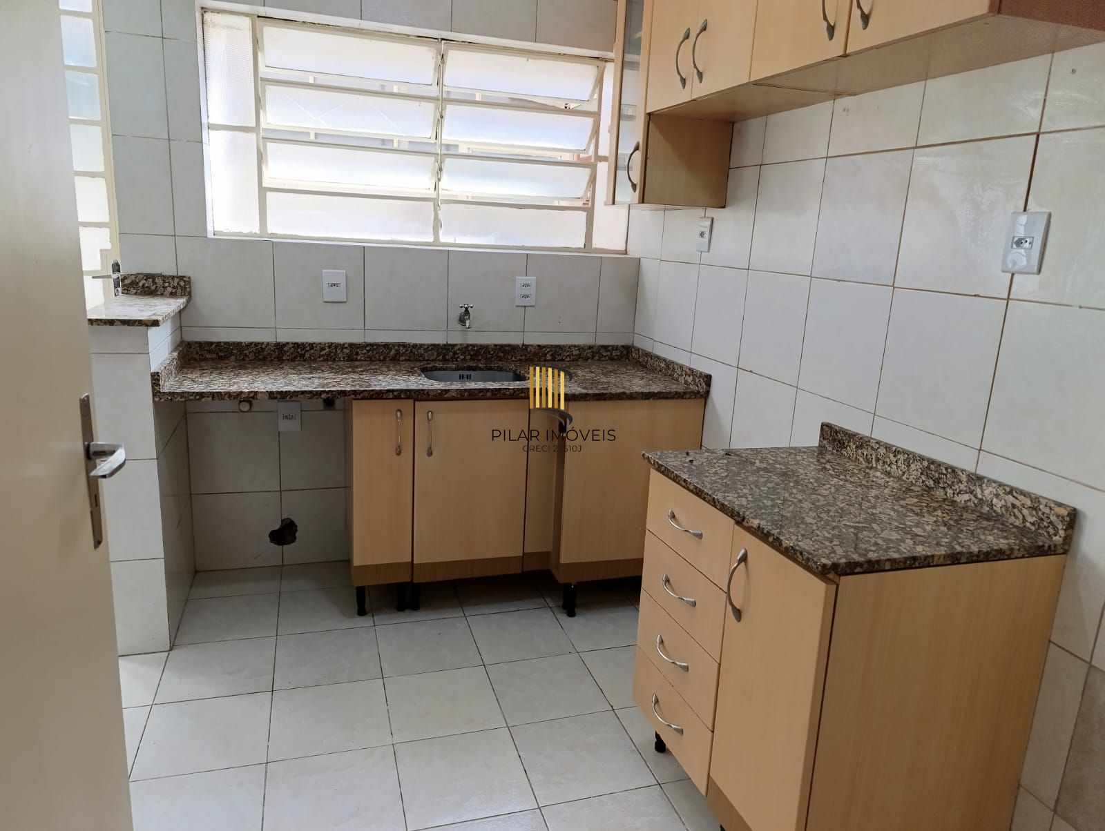 Apartamento térreo de 2 dormitórios e 1 vaga no bairro Praia de Belas