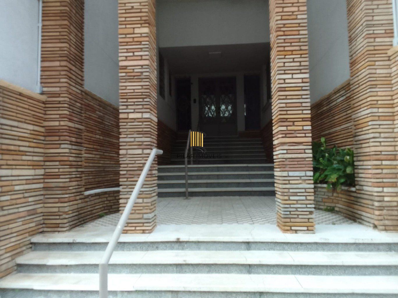 Apartamento de 2 dormitórios no Bairro petropolis em Porto Alegre.